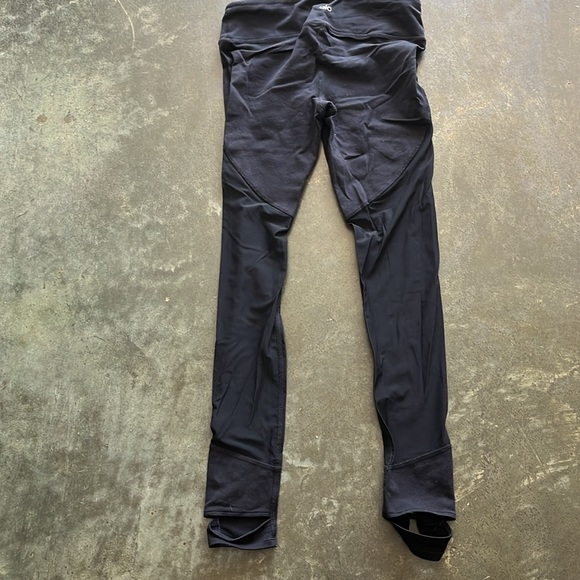 VGUC Alo black leggings sz M - Picture 5 of 8